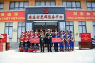 越中国防部长参观珠连村
